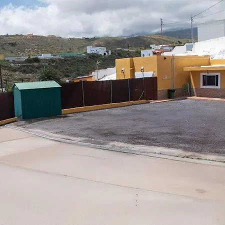 Casa Cueva Mansos بيت للعطل