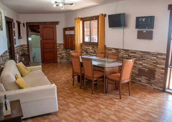 בית נופש Casa Cueva Mansos *